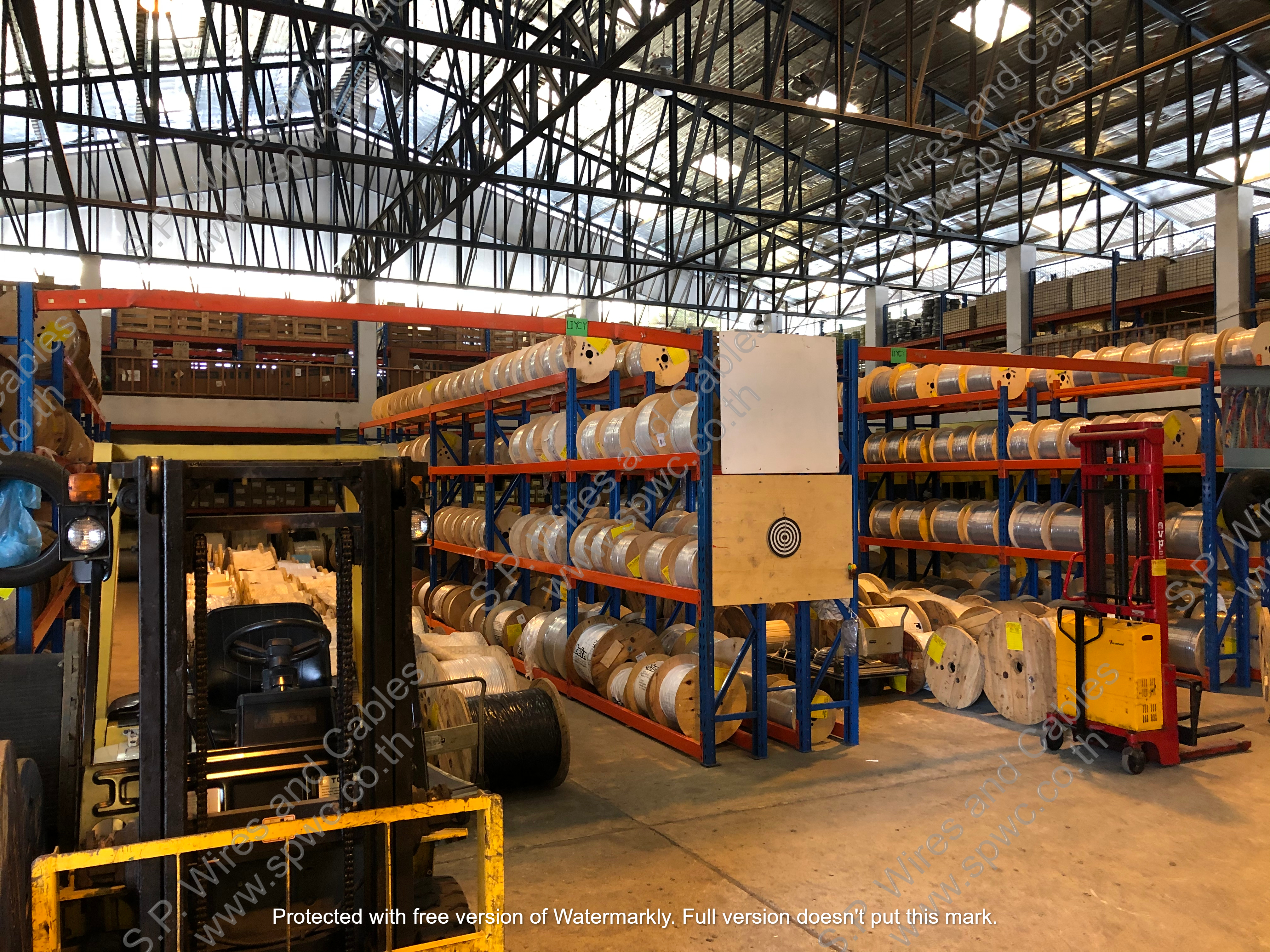 Another Image zoom-on-hover effect